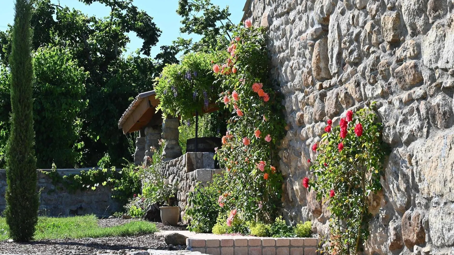Restful Villa In Largenti Re With Swimming Pool Montreal  Montreal (Ardeche)