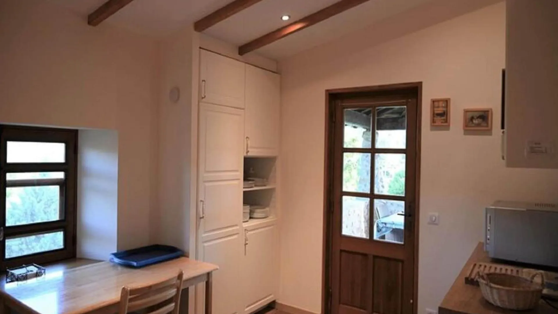 Montréal Restful Villa In Largenti Re With Swimming Pool צרפת