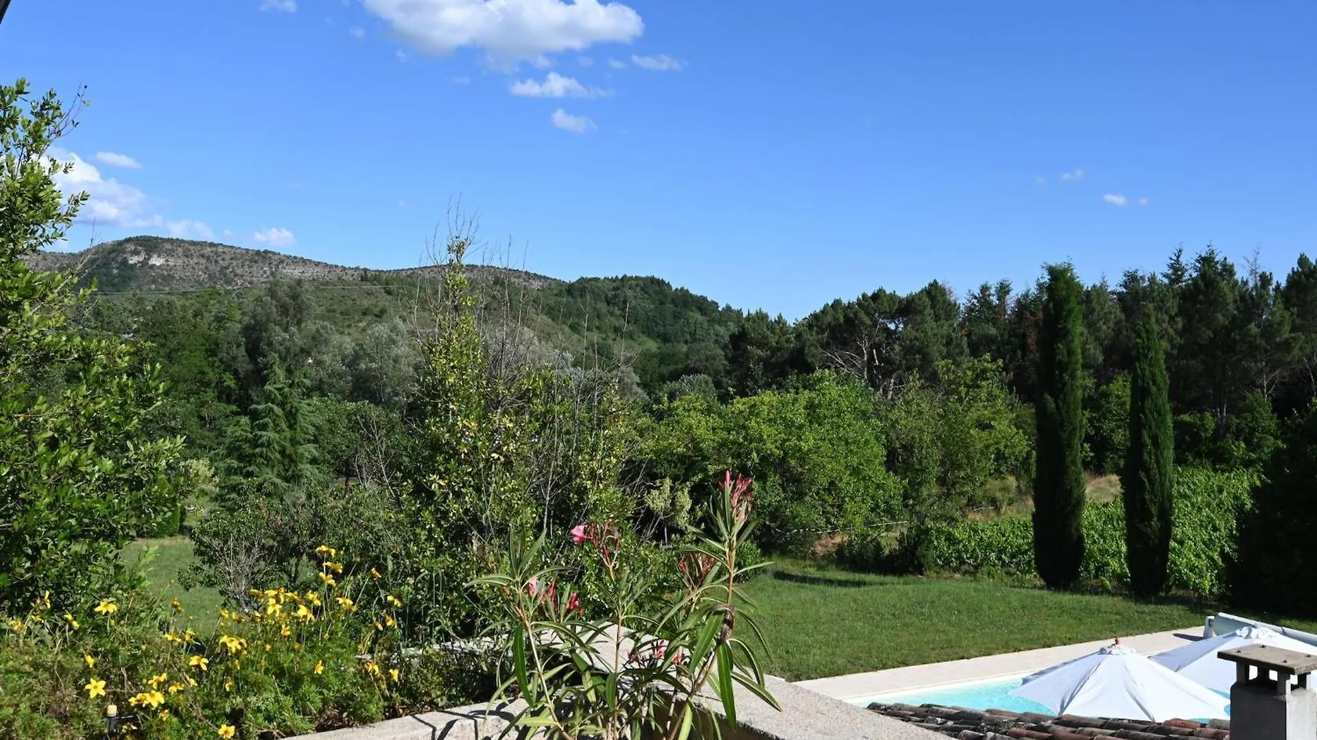 Montréal Restful Villa In Largenti Re With Swimming Pool צרפת