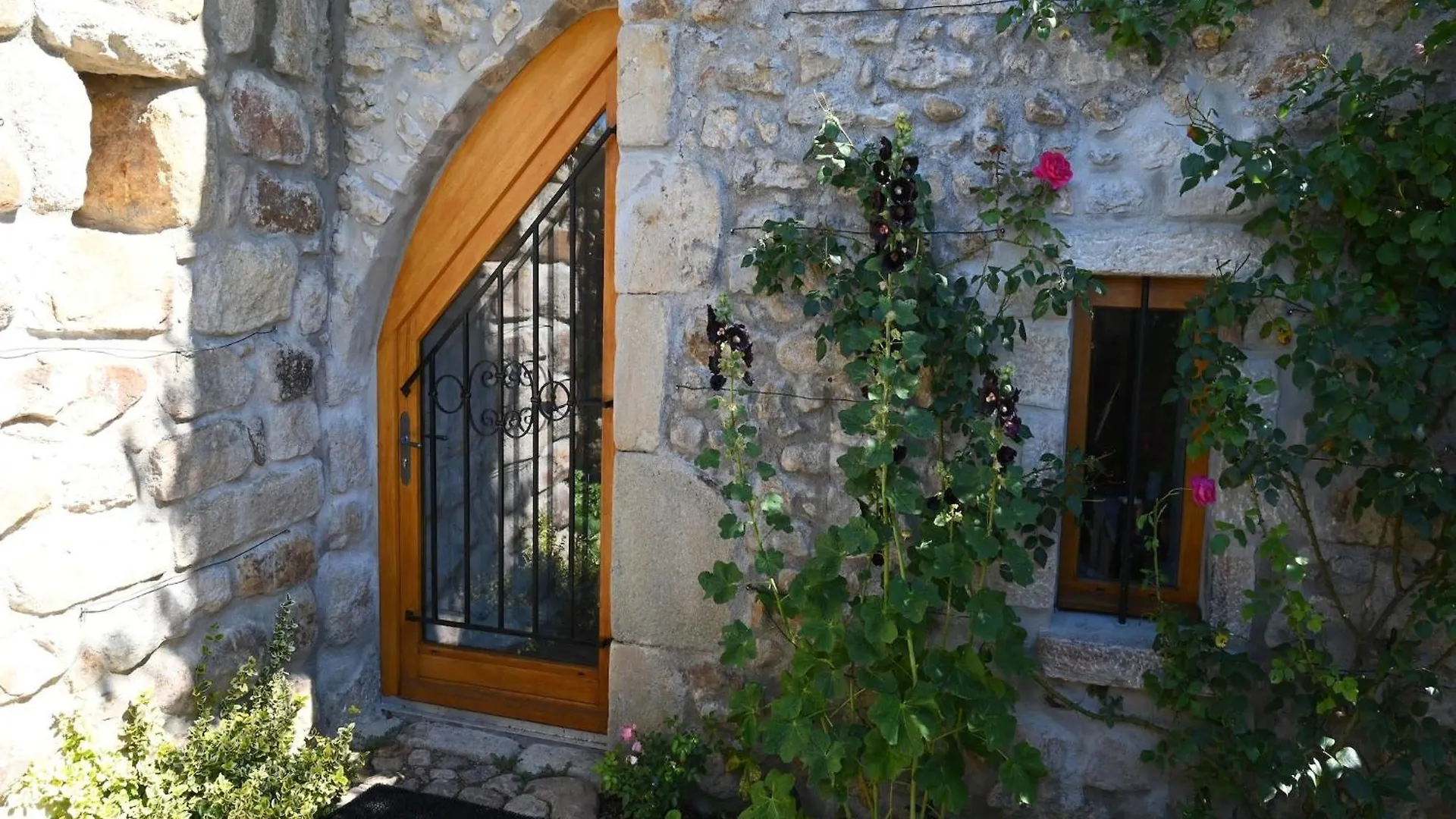 Montréal Restful Villa In Largenti Re With Swimming Pool 0*,  צרפת